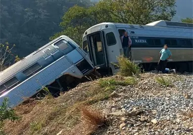 Sube a 14 muertos cifra por descarrilamiento Sube a 14 muertos cifra por descarrilamiento