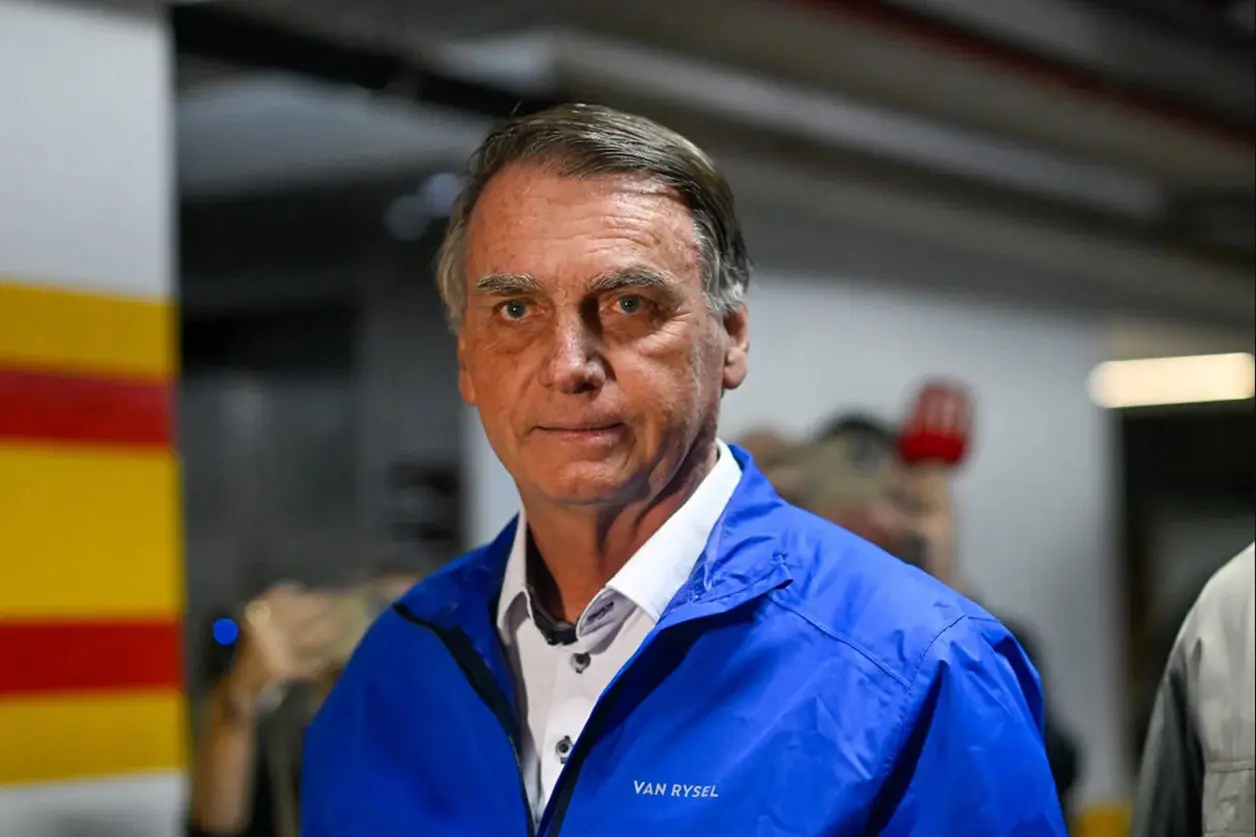 Bolsonaro sale del hospital y vuelve a prisión