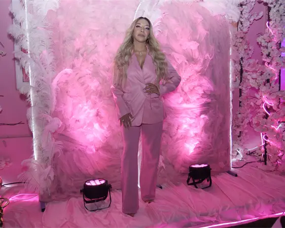 Evila materializa sueños rosas Evila materializa sueños rosas