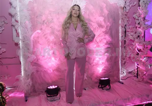 Evila materializa sueños rosas Evila materializa sueños rosas