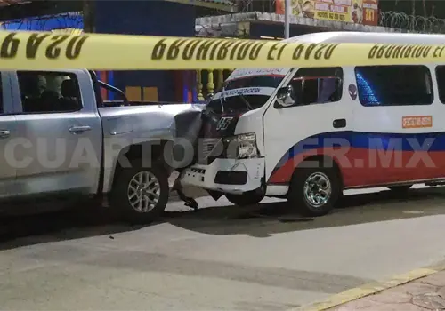 Roba colectivo y choca en unidades aparcadas Roba colectivo y choca en unidades aparcadas