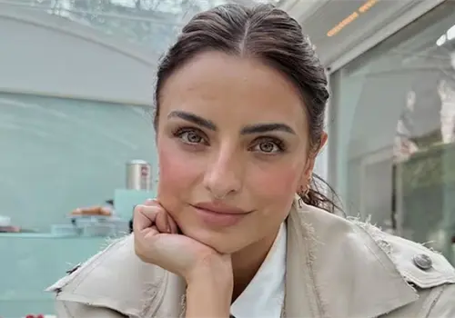 Reaparece tras muerte de su mam&aacute;