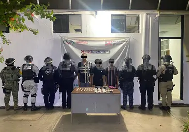 Detienen a tres luego de cateo y aseguran drogas