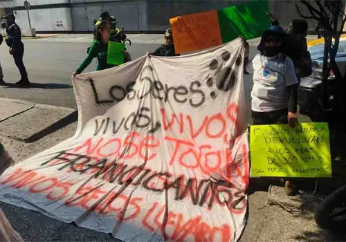 Se pronuncian en contra de la violencia a los animales Se pronuncian en contra de la violencia a los animales