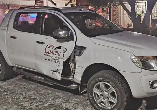 Se estrellan en cruce de calles; un lesionado