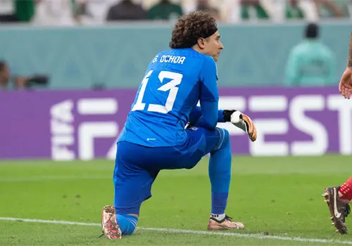 Guillermo Ochoa rompe un nuevo r&eacute;cord