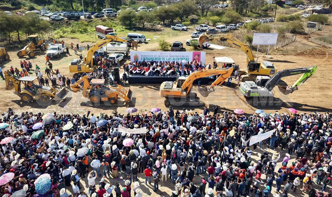 Aspecto del banderazo de inicio de los trabajos del libramiento Teopisca-Amatenango del Valle. CP
