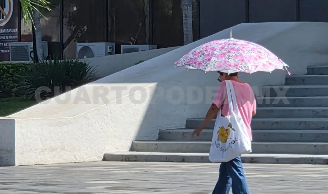 Recomiendan evitar exponerse al sol o llevar sombrilla. Ramón García / CP