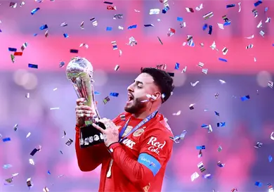 Vega se tat&uacute;a los seis trofeos que gan&oacute;