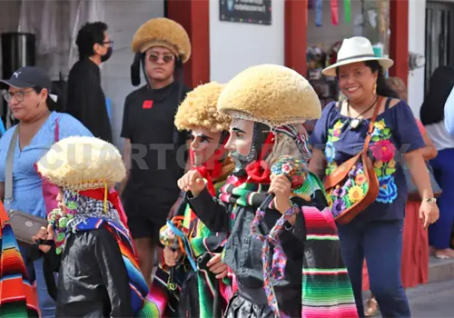 Ni&ntilde;as y ni&ntilde;os inician la Fiesta Grande