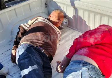 Vecinos aseguran a par de presuntos ladrones