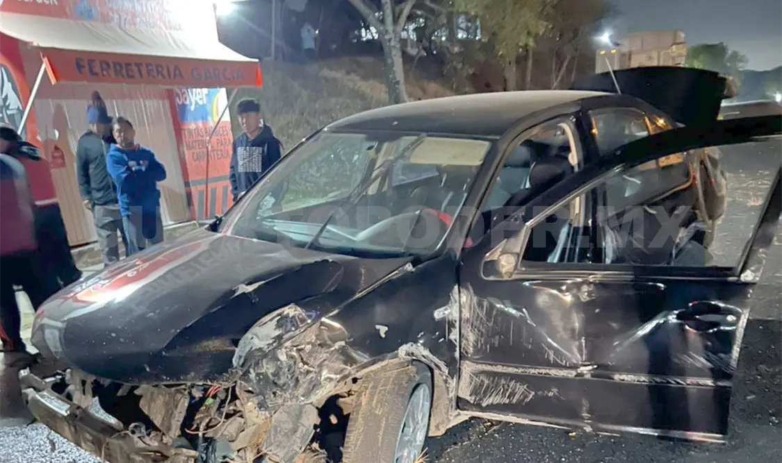 Al perder el control salió del camino, chocó contra el paredón y en un árbol. Juan Orel / CP