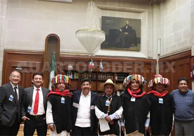 Las abejas se reúnen con presidente de la SCJN Las abejas se reúnen con presidente de la SCJN