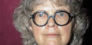 La poes&iacute;a nos permite sacar la oscuridad