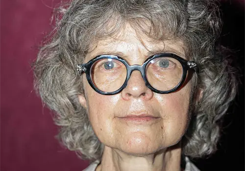 La poesía nos permite sacar la oscuridad La poesía nos permite sacar la oscuridad