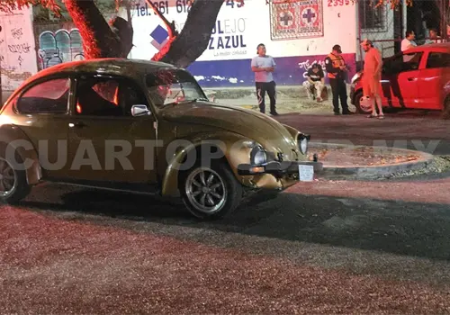 Colisionan autos en cruce de la colonia Bienestar Social Colisionan autos en cruce de la colonia Bienestar Social