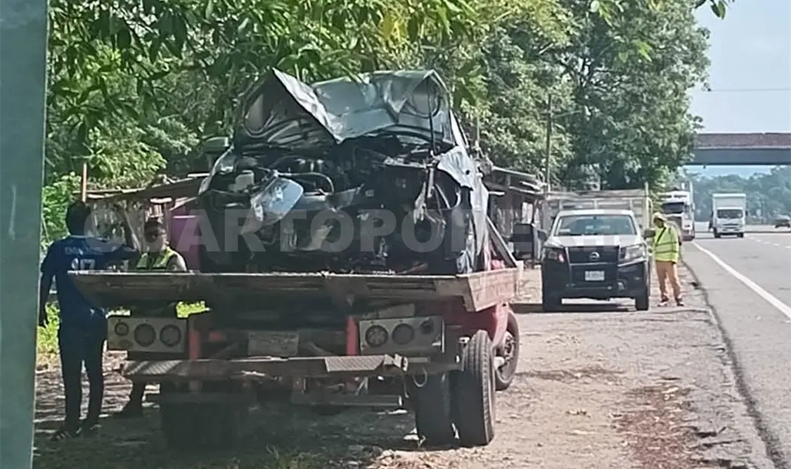 El Jetta terminó estrellándose contra la contención en el kilómetro 243. Víctor Sánchez / CP