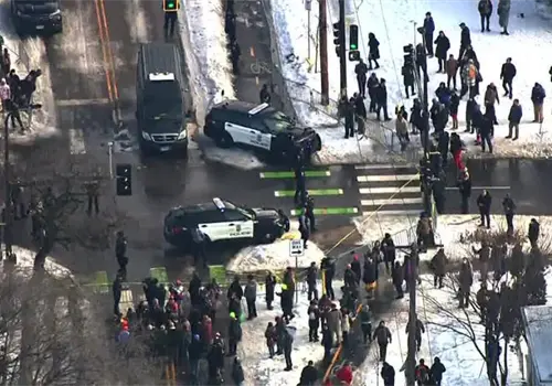 Agentes de ICE matan a una mujer en Minneapolis