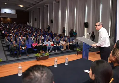 Dan bienvenida a jóvenes del curso de inducción Dan bienvenida a jóvenes del curso de inducción