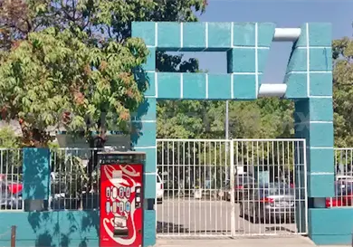 Padres denuncian mal manejo de recursos de exdirector Padres denuncian mal manejo de recursos de exdirector