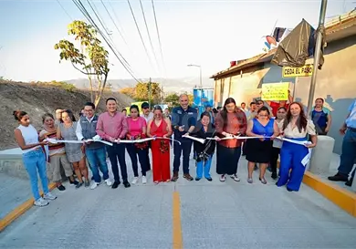 Ángel Torres inaugura calle en Jardines del Sur Ángel Torres inaugura calle en Jardines del Sur