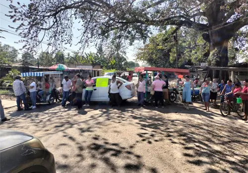 Exigen pasos peatonales y puentes por v&iacute;as de tren