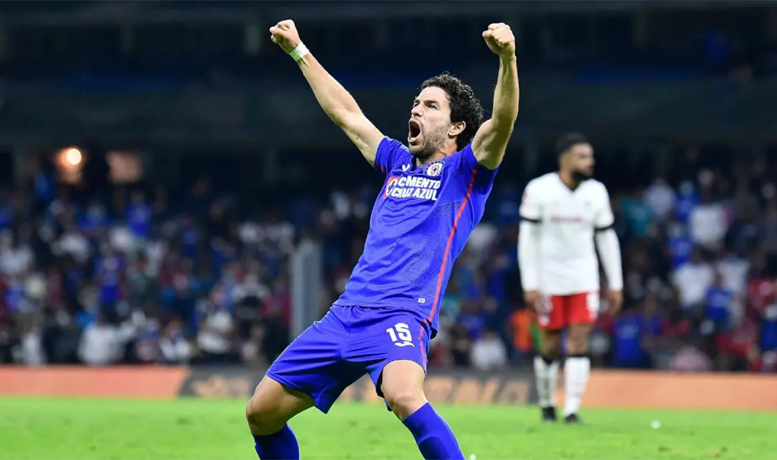 El mediocampista pidió a la afición no quedarse con rencor, enfatizando que es Cruz Azul y son cosas que pasan en el Futbol. Agencias