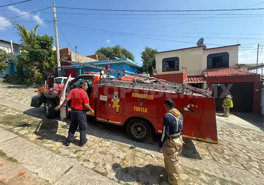 Incendio en habitación moviliza a los bomberos Incendio en habitación moviliza a los bomberos