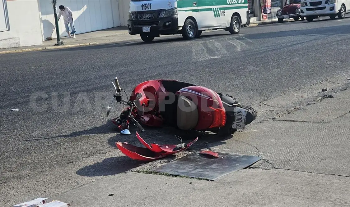 La conductora de la unidad de dos ruedas fue trasladada al hospital. Ulises Villalobos / CP