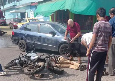 Golf les hace corte de circulación en cruce Golf les hace corte de circulación en cruce