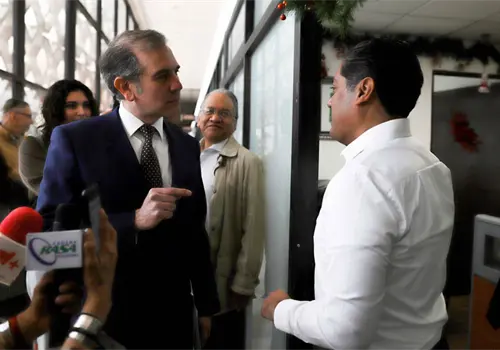 Se confrontan Lorenzo Córdova y Sergio Gutiérrez Se confrontan Lorenzo Córdova y Sergio Gutiérrez