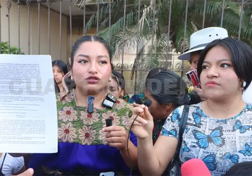 Habitantes reclaman servicios de luz y agua Habitantes reclaman servicios de luz y agua