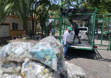 Envases vacíos de agroquímicos, un riesgo Envases vacíos de agroquímicos, un riesgo