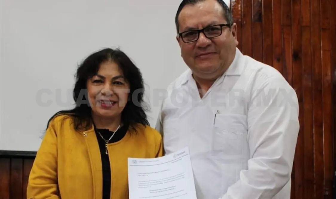 La secretaria general, María del Carmen Vázquez Velasco, dio posesión al nuevo director. Manuel Martínez / CP