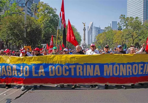 Marchan cientos de personas para pedir liberaci&oacute;n de Maduro