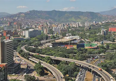 EU advierte que milicias armadas buscan a estadounidenses