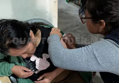 Estable, mujer que fue mordida por un mono ara&ntilde;a