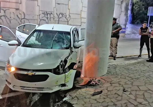 Queda grave al chocar en pilastra de El Trébol Queda grave al chocar en pilastra de El Trébol