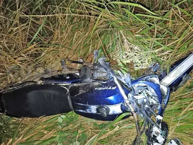 Muere al tratar de esquivar camioneta estacionada