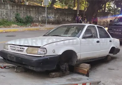 Hallan Tsuru robado; estaba desvalijado