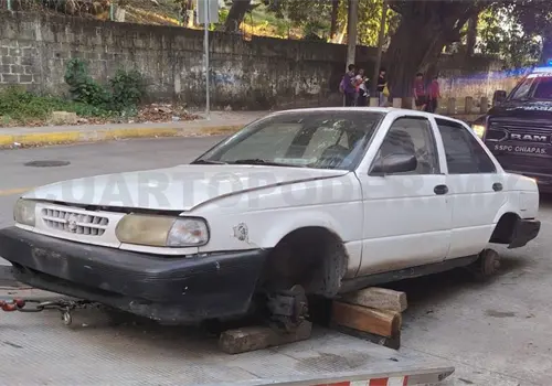 Hallan Tsuru robado; estaba desvalijado