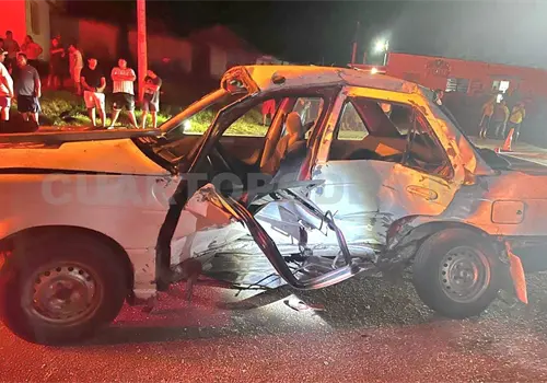 Aparatosa colisi&oacute;n deja un herido y severos da&ntilde;os