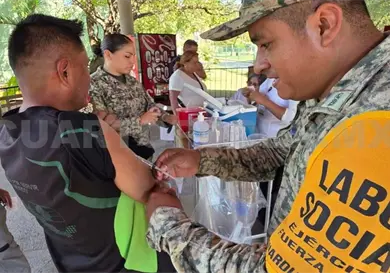 Aplican vacunas a soldados para protegerse Aplican vacunas a soldados para protegerse