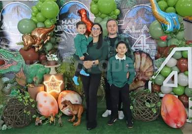 Alan disfruta fiesta jurásica Alan disfruta fiesta jurásica