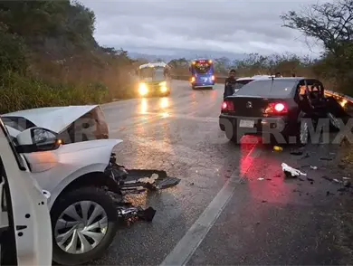 Choque en el cerro Meyapac deja da&ntilde;os