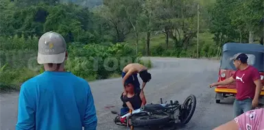 Resultan graves al derrapar en su moto Resultan graves al derrapar en su moto