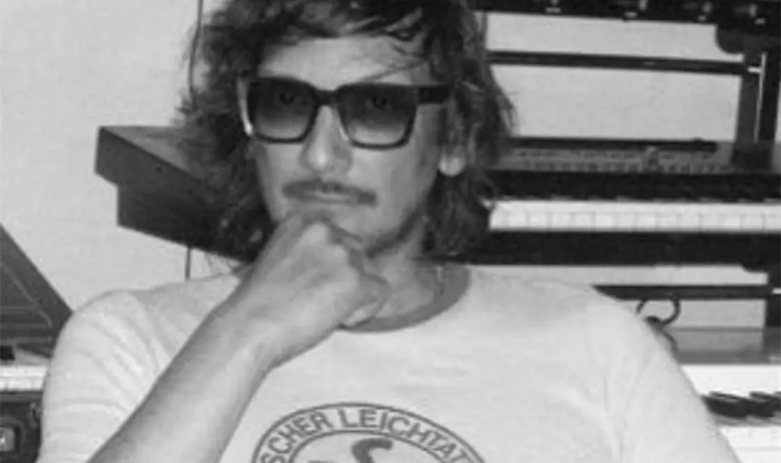 Larregui le responde a político