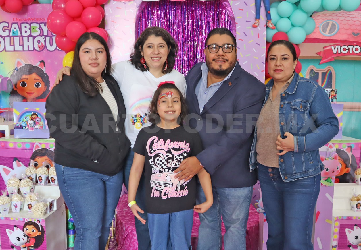 Victoria festejó con amigos