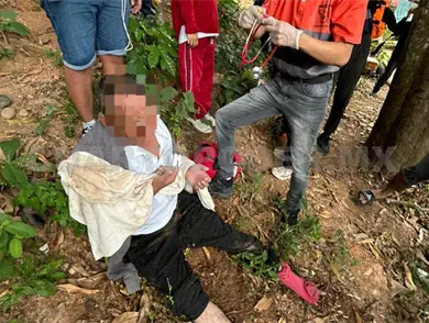 Lo rescatan con vida tras caer en un pozo