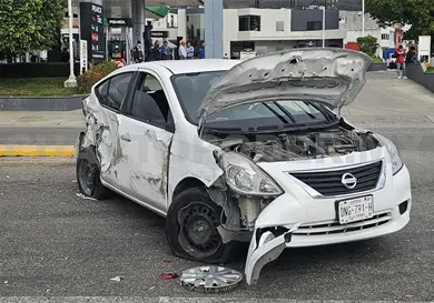 Sufre ataque epil&eacute;ptico y provoca carambola